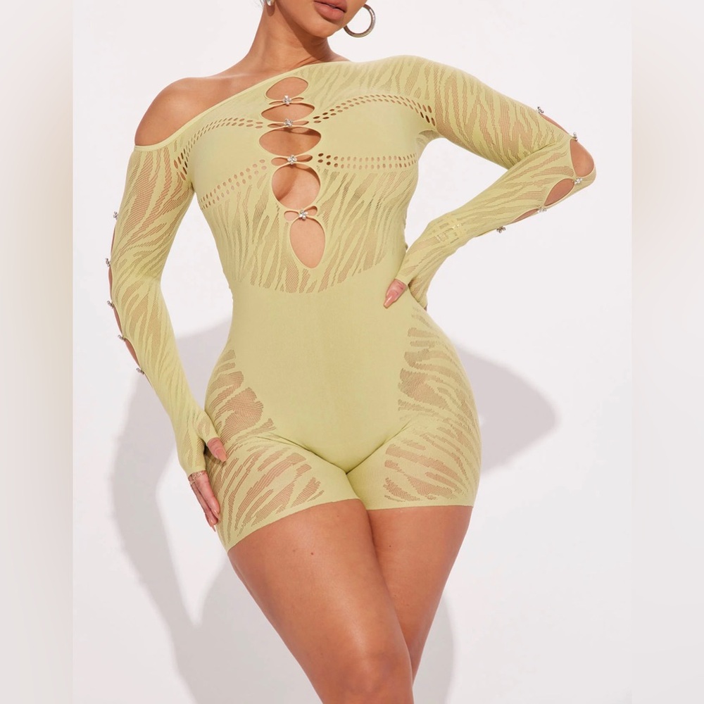 Romper / Jumpsuit - Picture 2 of 5